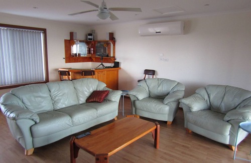 Minlacowie House | Narnia - Esplanade position - off peak specials!