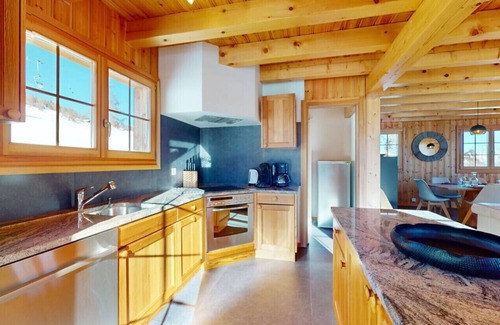 Vex Ski Chalet | Narnia SKI IN & SKI OUT chalet 14 pers