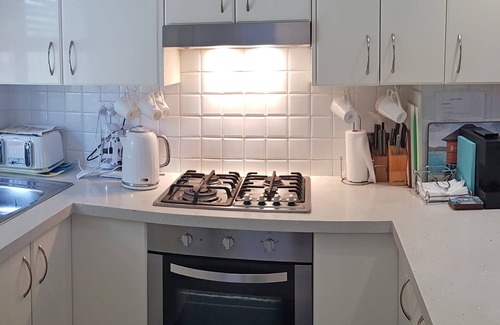 Narrabeen House | Narrabeen T/H, Master B/R & En-Suite, 2nd B/R with 1 x Bed/Office, 2 x Baths,