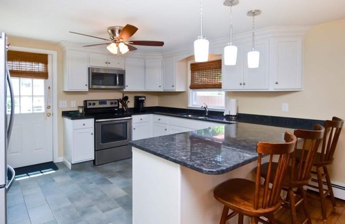 Narragansett Pier House | Narragansett Pier Immaculate, peaceful 5 bedroom cottage 1 mile to beach!