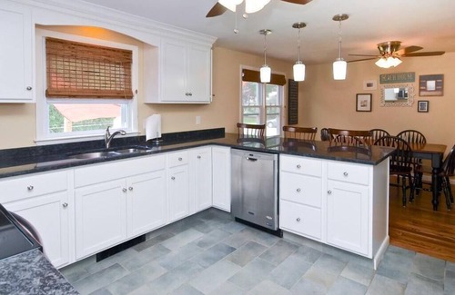 Narragansett Pier House | Narragansett Pier Immaculate, peaceful 5 bedroom cottage 1 mile to beach!