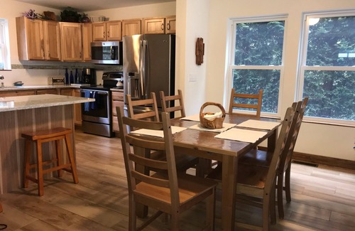 Narragansett House | Narragansett RI/Scarborough Beach - Spacious 3 bedroom/2 Bathroom Home