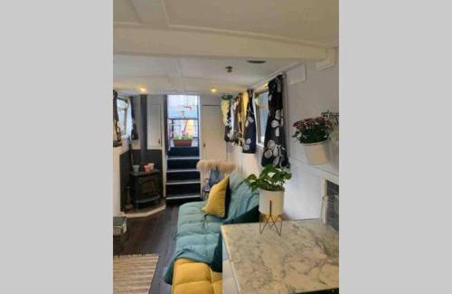 St. Pancras and Somers Town Boat Rental | Narrow Boat moored in London
