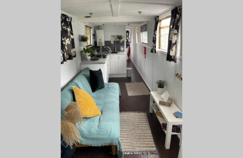 St. Pancras and Somers Town Boat Rental | Narrow Boat moored in London