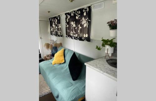 St. Pancras and Somers Town Boat Rental | Narrow Boat moored in London