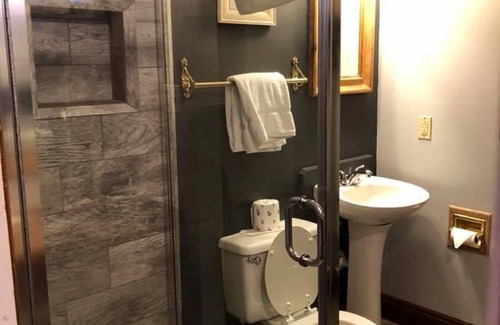 Fish Camp Hotel | Narrow Gauge Inn - King Bedroom