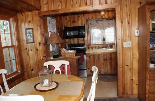 South Kingstown Cottage | Narrow River Waterfront! Kayaks SAVE THIS week Fall getaways Sept&Oct! wk/wknds!
