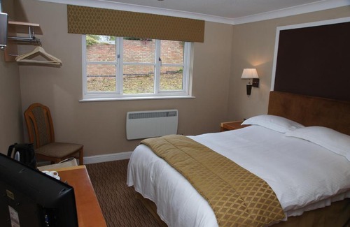 Loddington Hotel | Narrowboat at Weedon