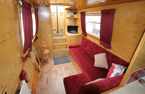 Middlewich Boat Rental | Narrowboat - Sleeps 4 - Lady Sophia