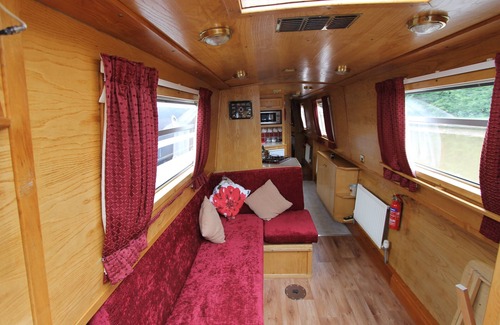 Middlewich Boat Rental | Narrowboat - Sleeps 4 - Lady Sophia