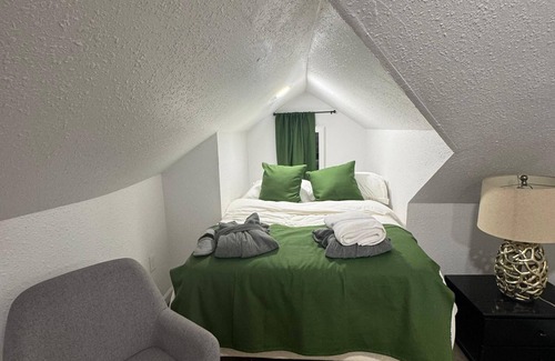 Downtown Los Angeles House | Naryn Guest house