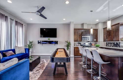 East Downtown Houston House | Nasa/Selena/HTX Themed Trilllogy✨ Modern H in East Downtown- IG Worthy