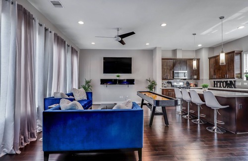 East Downtown Houston House | Nasa/Selena/HTX Themed Trilllogy✨ Modern H in East Downtown- IG Worthy
