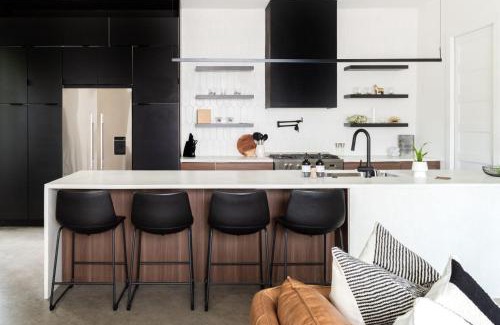 Edgehill House | Nash Chic Near DT Rooftop Luxe Comfort