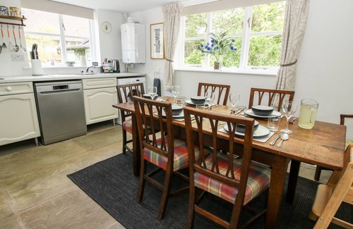 Leominster Cottage | NASH COTTAGE, pet friendly, character holiday cottage in Kingsland