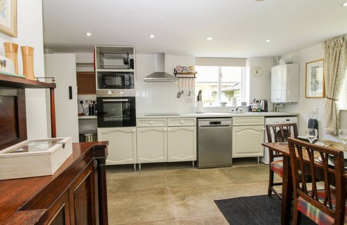 Leominster Cottage | NASH COTTAGE, pet friendly, character holiday cottage in Kingsland