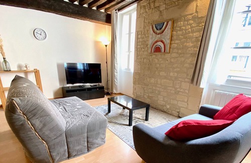 Centre Ancien Apartment | Nashira YourHostHelper