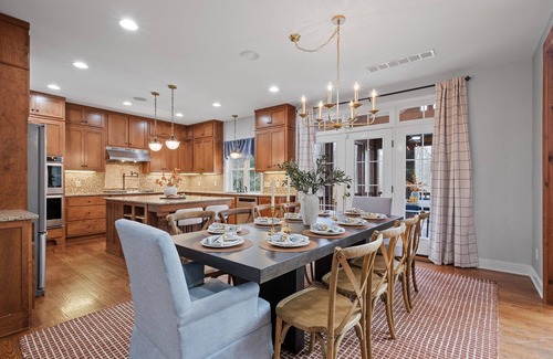 Joelton House | Nashville Best Large Group Retreat– Pool/Hot Tub/Theatre/Karaoke/Gym +