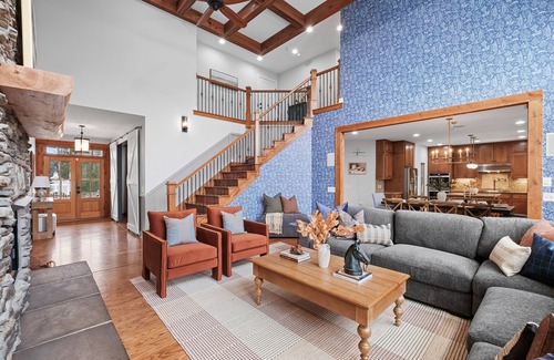 Joelton House | Nashville Best Large Group Retreat– Pool/Hot Tub/Theatre/Karaoke/Gym +