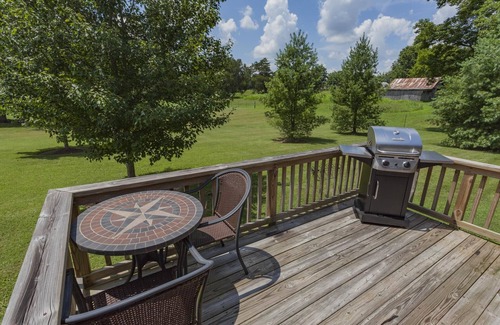 Mount Juliet Cabin | Nashville Cabin - 1 Bed Adult Property (WiFi, W/D, Jacuzzi, No Cleaning Fee)