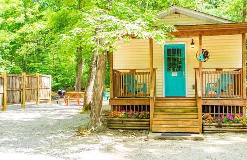 Kedron Cabin | Nashville, Franklin, Brentwood, Spring Hill - Rustic Cabin 4 CAMPERS RV PARK