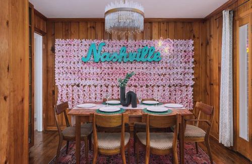 Hillwood House | Nashville Gem Grill Mini Pickleball Sleeps 12