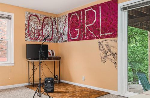 Hillwood House | Nashville Gem Grill Mini Pickleball Sleeps 12