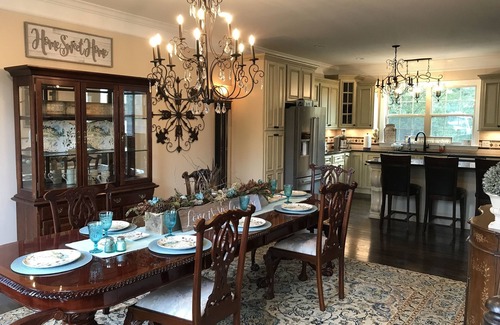 Goodlettsville House | Nashville Get-away, Beautifully furnished, large home, 15 min to downtown Nash!