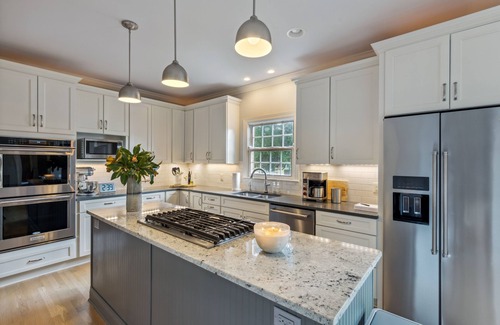 Green Hills House | Nashville/Green HIlls Cozy Family Home. Great for entertaining. Pet Freindly
