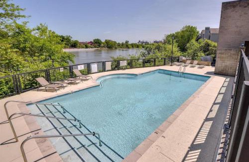 North Capitol Apartment | Nashville Oasis Walk to Broadway with POOL, Parking, Gym and Patio
