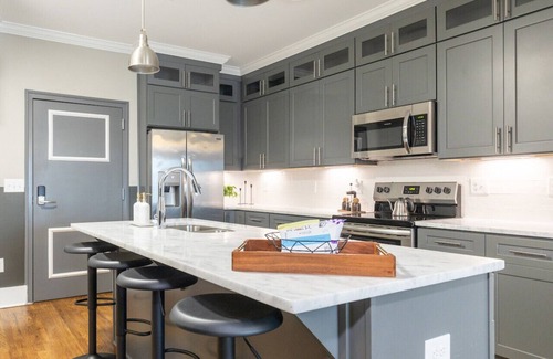 Nashville House | Nashville Rooftop Escape - *Rooftop City View* Walkable
