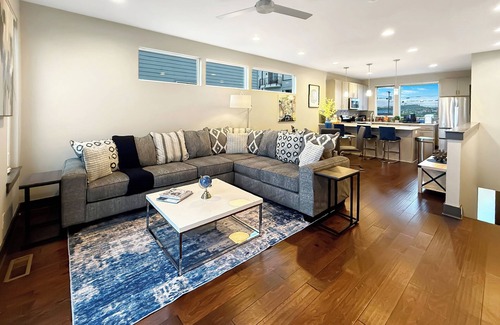 Katie Hill Neighborhood House | Nashville Skyview: Modern Luxury Minutes to Broadway