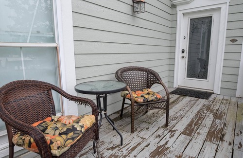 Nashville Apartment | Nashville Suite#2 Pet Friendly Steps away from Shops, Restaurants