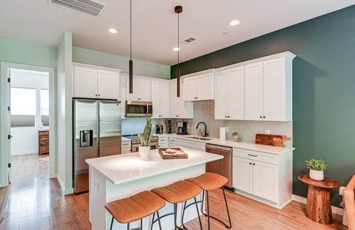 Whitebridge House | Nashville Townhome w/Deck: Close to Downtown!