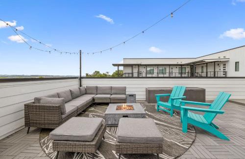 Nashville Apartment | Nashville Townhouse with Rooftop & Modern Comfort