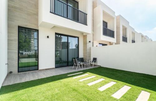 Mina Al Arab Villa | Nasma Luxury Stays - Luxurious Beachside Villa with Private Patio
