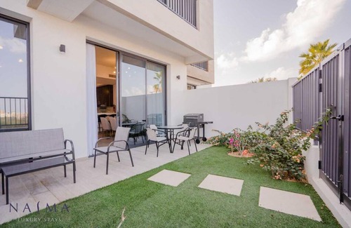 Mina Al Arab Apartment | Nasma Luxury Stays - Waterfront Duplex Villa Minutes Away to the Beach