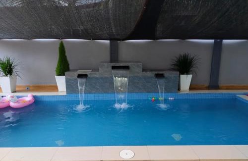 Temerloh House | NASUHA HOMESTAY 1 TEMERLOH Semi-D House, 4 Bedroom, 3 Bathroom, 5 Unit Aircond, Free Wifi and Netflix, Near Hospital with Private Pool