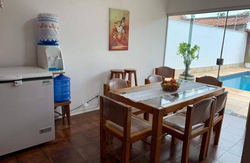 Jardim Virginia House | NATAL AVAILABLE! 4 SUITES, AIR CONDITIONING, TV, INTERNET, POOL, 150 METERS FROM THE BEACH! Pet!