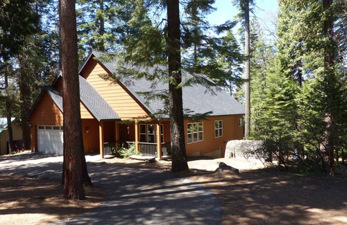 Granite Ridge House | Natal Granite Multi-family retreat, fast WiFi, AC, Shaver Lake forested area