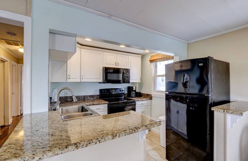 South End House | Nathans Cottage - 6 bedroom home with sound views next to Oceanic Pier
