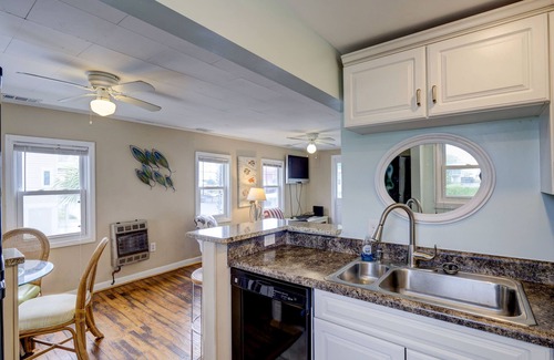 South End House | Nathans Cottage - 6 bedroom home with sound views next to Oceanic Pier