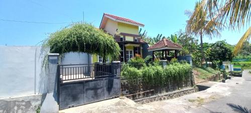 Banyuwangi House | Natiga Guest House