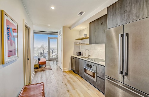 Rainey Street Historic District Apartment | Natiivo Austin studio - lake & skyline-view balcony, pool & gym - dogs OK