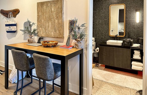 Rainey Street Historic District Apartment | Natiivo Sky Cottage king studio with balcony & rooftop pool