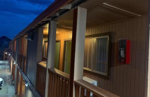 Tonopah Hotel | National 9 Inn