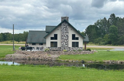 Hannibal Cabin | National Forest, Fishing, Trail riding, Hunting, Bars/Eatery and Pet-Friendly