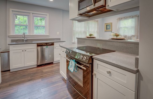 Historic District House | National Harbor .4 Bedroom 2 full bath Single Family. 5 beds 2 kitchens.