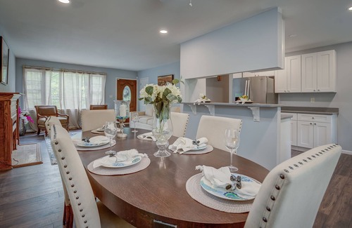 Historic District House | National Harbor .4 Bedroom 2 full bath Single Family. 5 beds 2 kitchens.