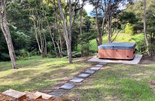 Mangawhai House | Native bush paradise. 10 mins to beach!